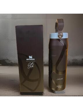 Stanley Caitlin Clark Relentles 24oz IceFlow Flip Straw Bottle Limited Signature